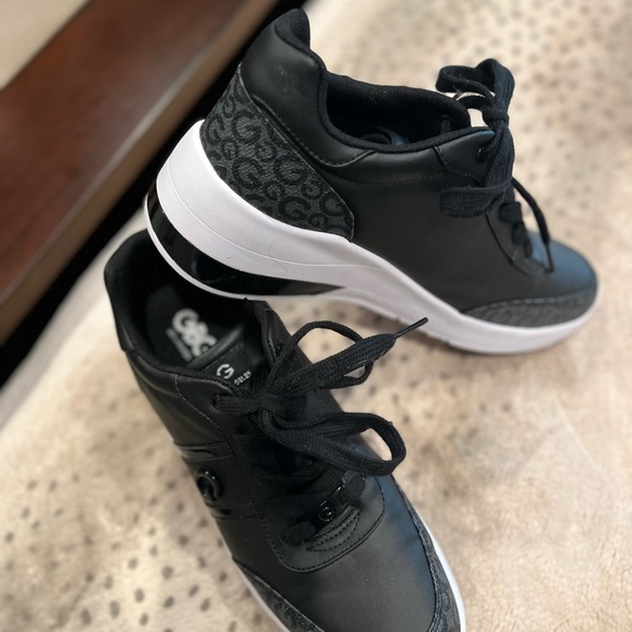 Guess sneakers never worn - Picture 2 of 4